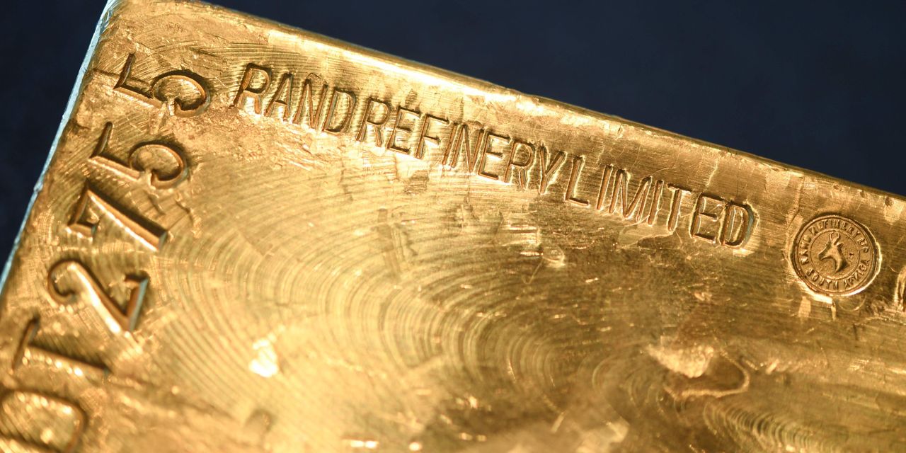 Gold futures tease the critical $2,000 mark as financial institution jitters unfold to Deutsche Financial institution